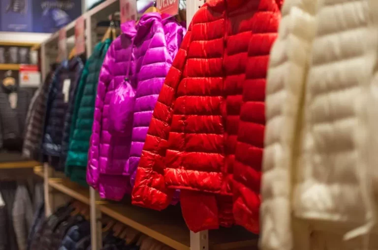 Kurtki z logo, czyli idealne ubranie firmowe na zimę