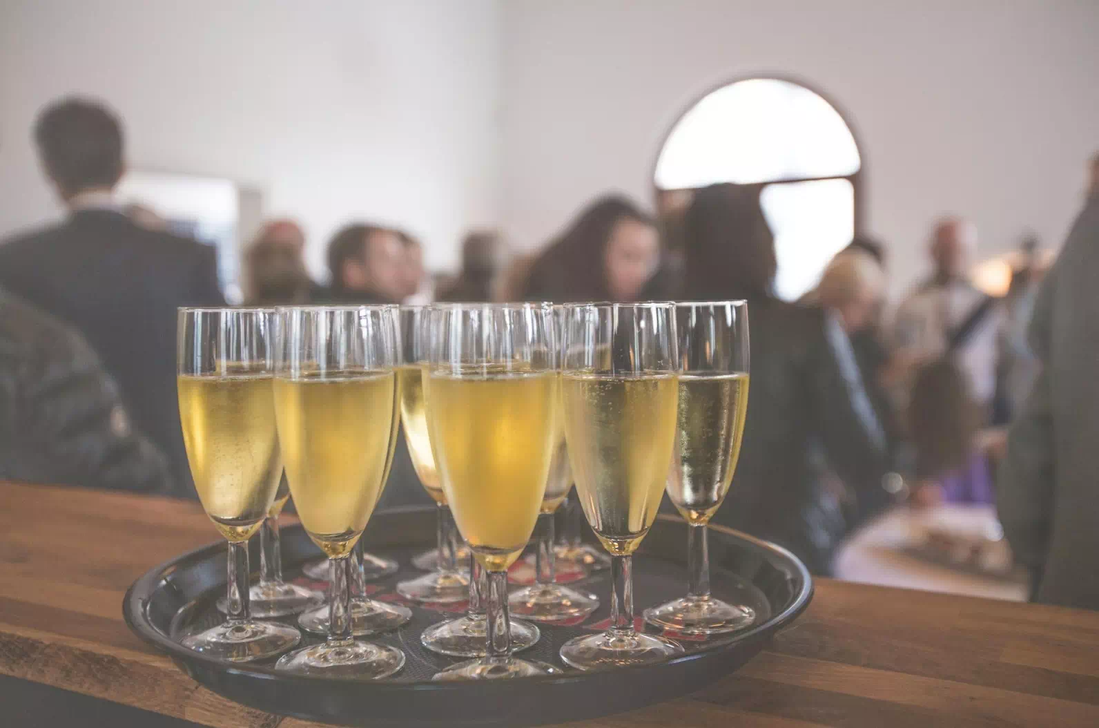 Odzież z logo na imprezy firmowe - identyfikacja i integracja