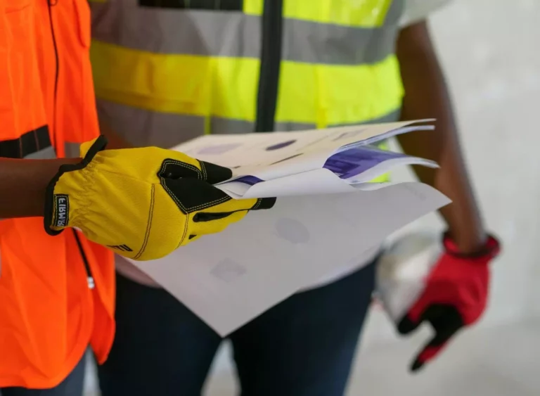 Ubrania z odblaskiem - bezpieczeństwo w każdych warunkach